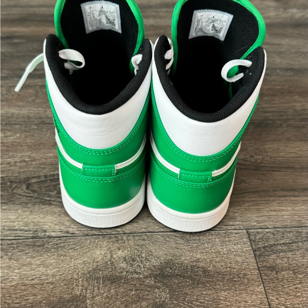 Men’s 7.5 Air Jordan’s brand new